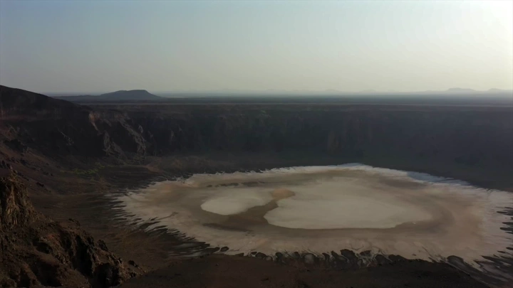 فوهة الوعبة في السعودية، لقطة جوية عند الغروب.