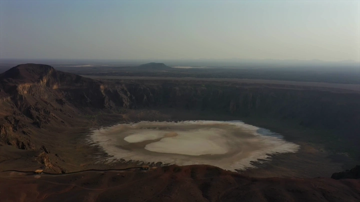 فوهة الوعبة البركانية في السعودية، لقطة جوية.