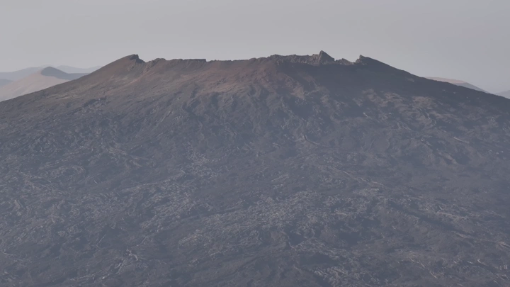 جبال القدر وجبال الأبيض في منظر جوي، لقطة من طائرة بدون طيار.