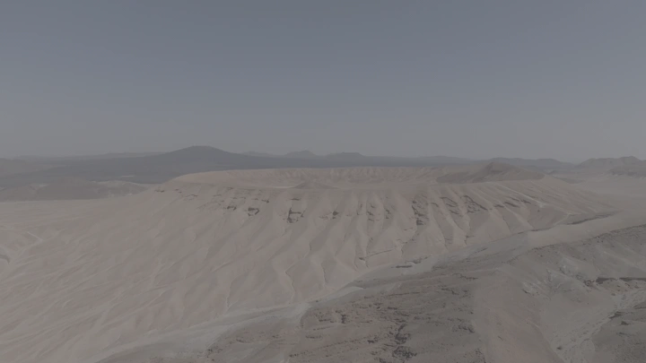 منظر جوي للجبال البيض في الصحراء، لقطة نهارية.