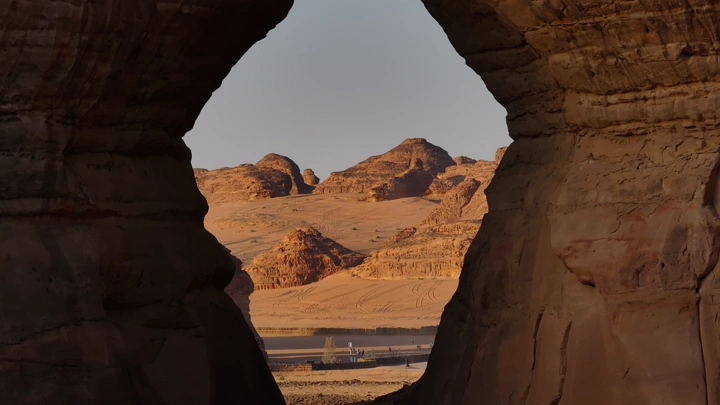 جبال الجره وجبال الفيل في الصحراء، لقطة طبيعية جوية.