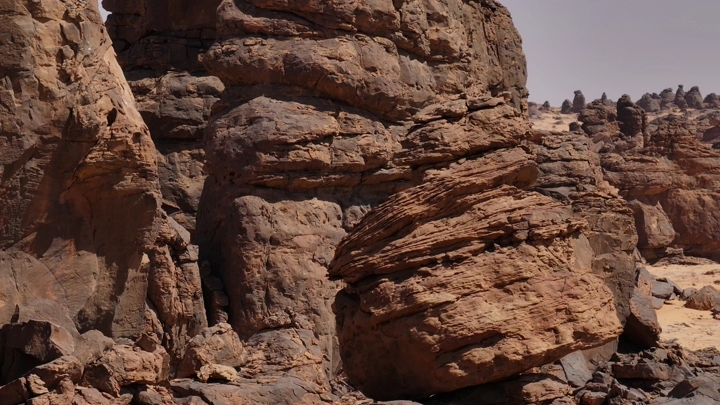 تكوينات صخرية في منطقة غراميل، لقطة نهارية.