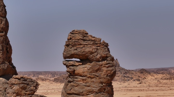 تكوين صخري في غراميل، لقطة نهارية.
