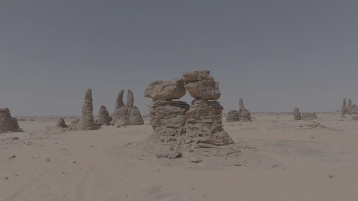 تكوينات صخرية في صحراء غراميل، لقطة نهارية.