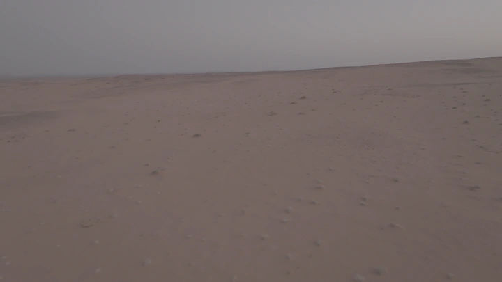 صحراء شاسعة في وقت الغروب، لقطة من الأرض.