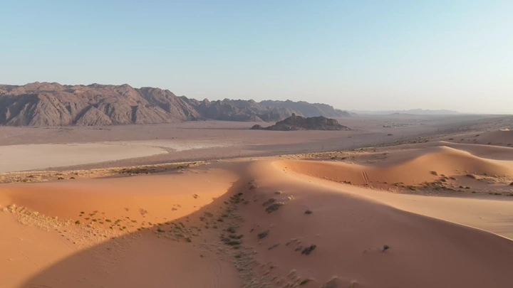 تضاريس نفود الحفير  في منطقة حائل، لقطة جوية.