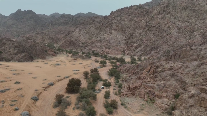 جبال نايلات في منطقة حائل، لقطة جوية نهارية.