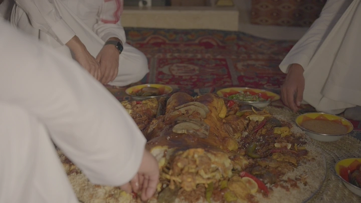 مفطح لحم في عزيمة رجال، تصوير داخلي.