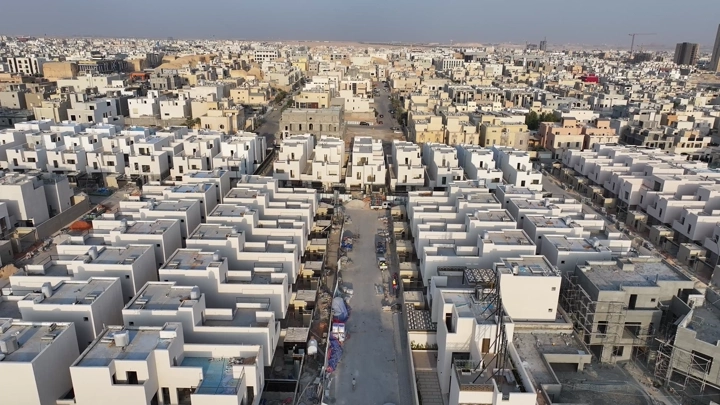 منازل حديثة في حي النرجس بالرياض، لقطة جوية.