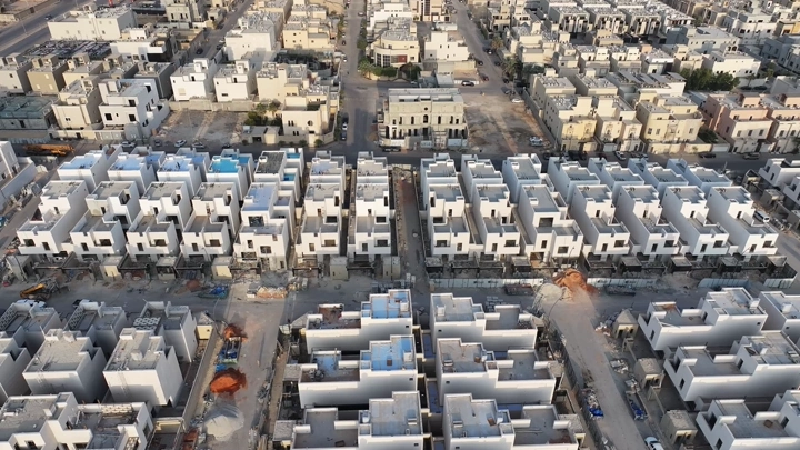 منازل حديثة في حي النرجس بالرياض، لقطة جوية.