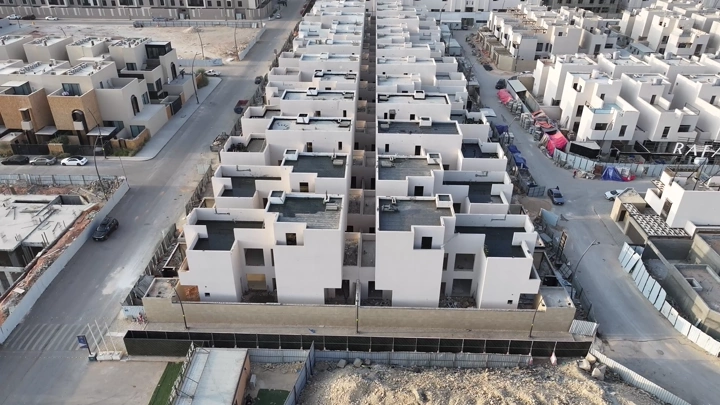 منازل حديثة في حي النرجس بالرياض، لقطة جوية.