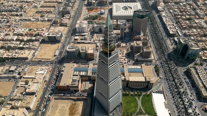 برج الفيصلية في الرياض، لقطة جوية نهارية.