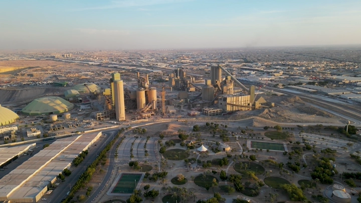 منتزه مناخ الملك عبدالعزيز بجانب مصنع الأسمنت، لقطة جوية.