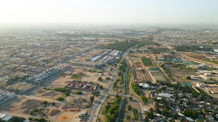 وادي حنيفة في الرياض، منظر جوي في النهار.