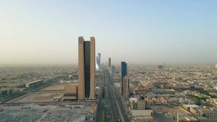 طريق الملك فهد في الرياض، تصوير جوي نهاري.