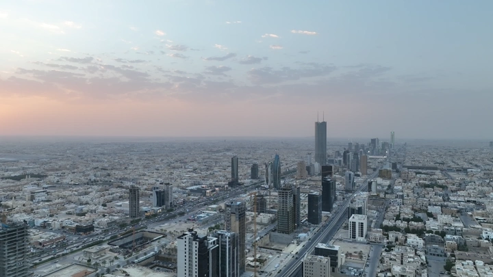 أبراج الرياض في المساء، لقطة جوية.