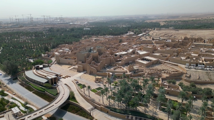 منظر جوي لمدينة الدرعية في الرياض، لقطة نهارية.