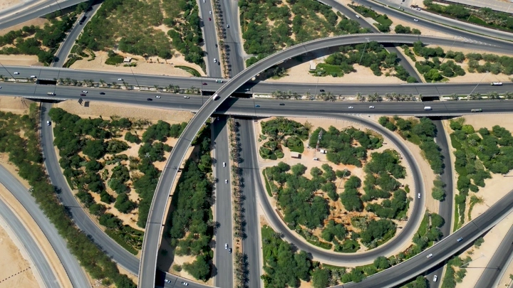 شبكة طرق متقاطعة في الرياض، صورة جوية.