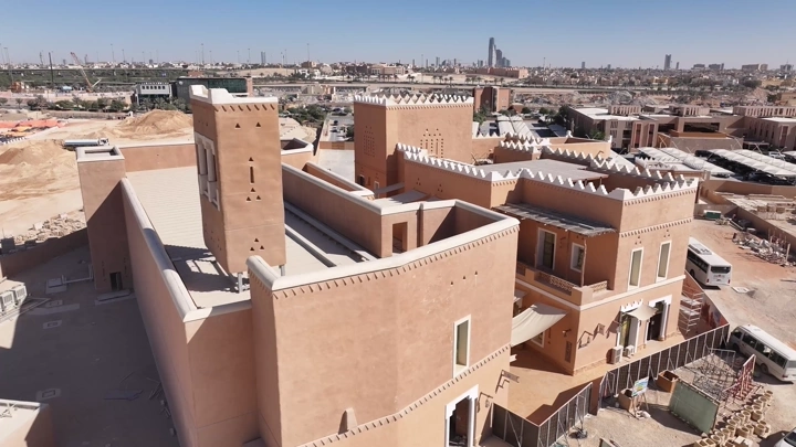مباني تقليدية في الدرعية بالرياض، لقطة جوية نهارية.