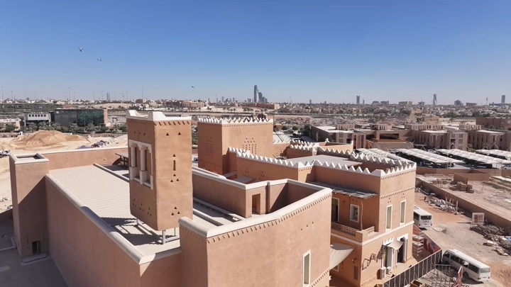مباني تقليدية في الدرعية بالرياض، لقطة جوية نهارية.