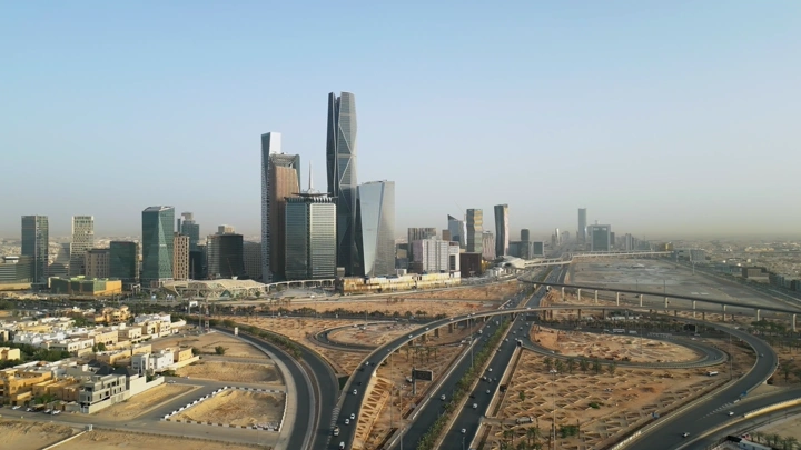 المركز المالي كافد في الرياض، لقطة جوية نهارية.