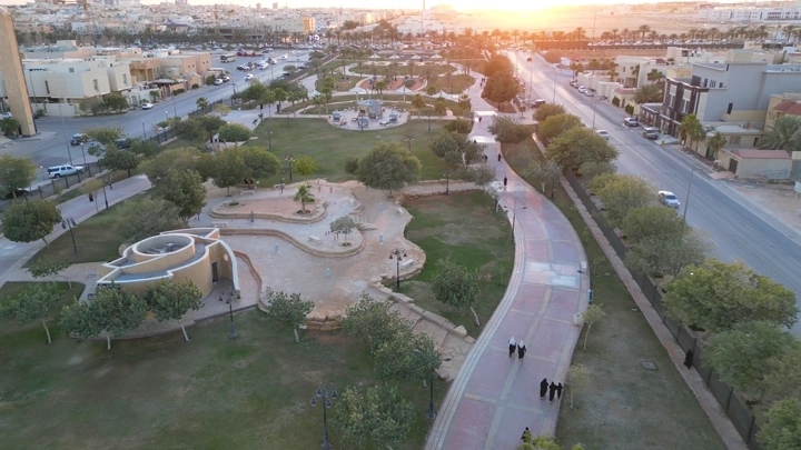 حديقة عياف في الرياض عند الغروب، لقطة جوية.