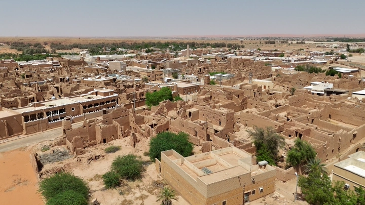 مدينة تراثية في محافظة شقراء، لقطة جوية نهارية.