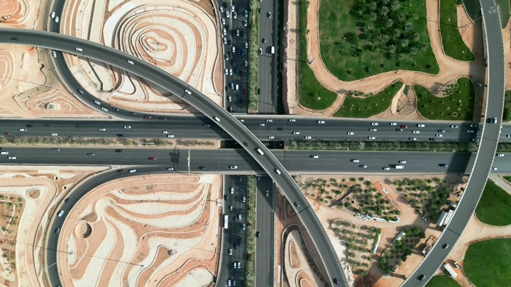شبكة طرق في الرياض من الأعلى، لقطة جوية.
