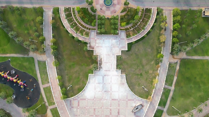 منظر علوي للواجهة البحرية في الدمام، لقطة جوية.