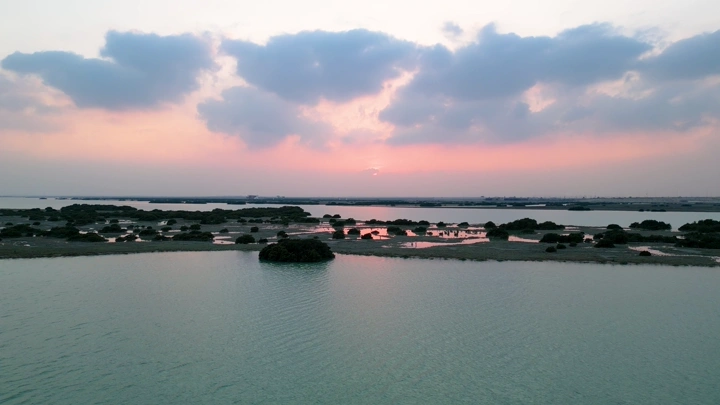 شاطئ رأس تنورة عند الغروب، لقطة جوية.