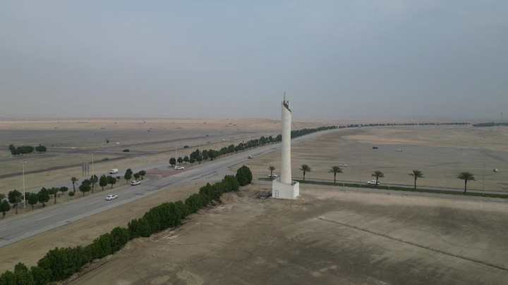 برج اتصالات في منطقة الهاف مون، لقطة جوية.