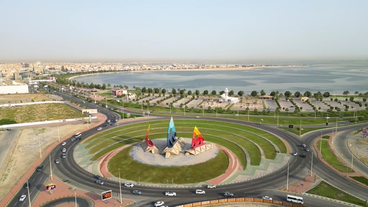 دوار الأشرعة في الدمام، تصوير جوي نهاري.