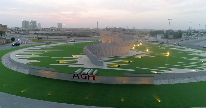 دوار الهلال في الخبر عند الغروب، لقطة جوية.