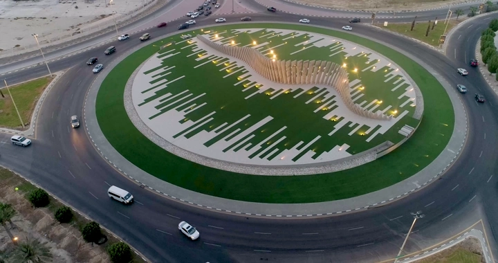 دوار الهلال في الخبر، تصوير جوي في المساء.