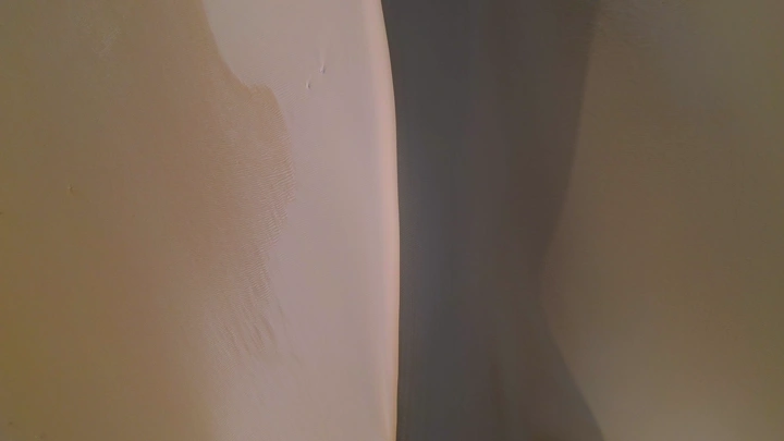 كثبان رملية في الصحراء عند الغروب، لقطة جوية.