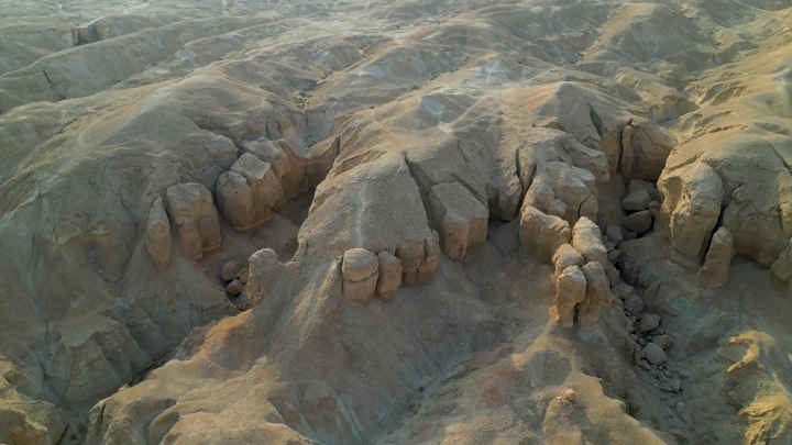 تضاريس جبل القارة في الأحساء، لقطة جوية.