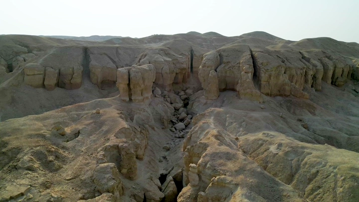 تضاريس جبل القارة في الأحساء، لقطة جوية.