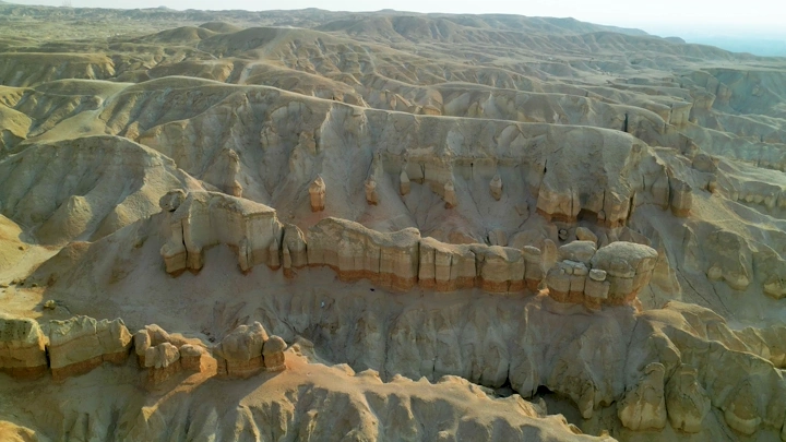 تضاريس جبل القارة في الأحساء، لقطة جوية.