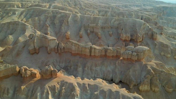 تضاريس جبل القارة في الأحساء، لقطة جوية.