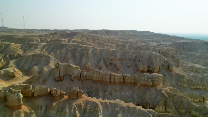 تضاريس جبل القارة في الأحساء، لقطة جوية.