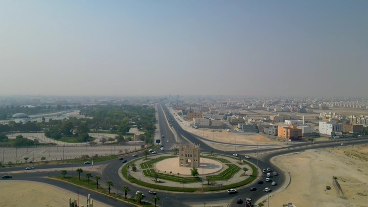 دوار ميدان القيصرية في الهفوف، لقطة جوية نهارية.