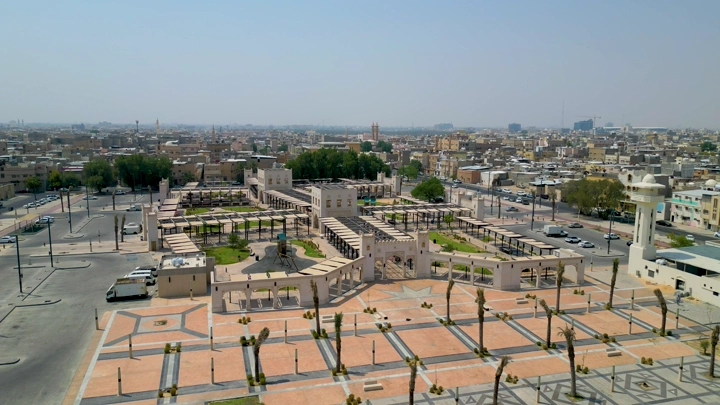 سوق الحرفيين في الهفوف، لقطة جوية نهارية.