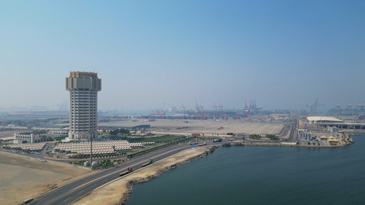 ميناء جدة الإسلامي في النهار، لقطة جوية.