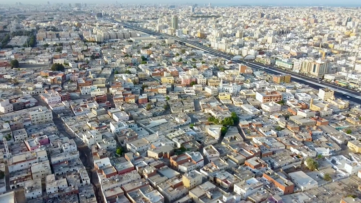 منظر جوي لمدينة جدة القديمة في النهار، لقطة درون.