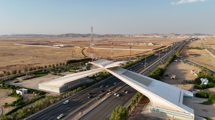 بوابة مكة المكرمة في الصحراء، لقطة جوية.