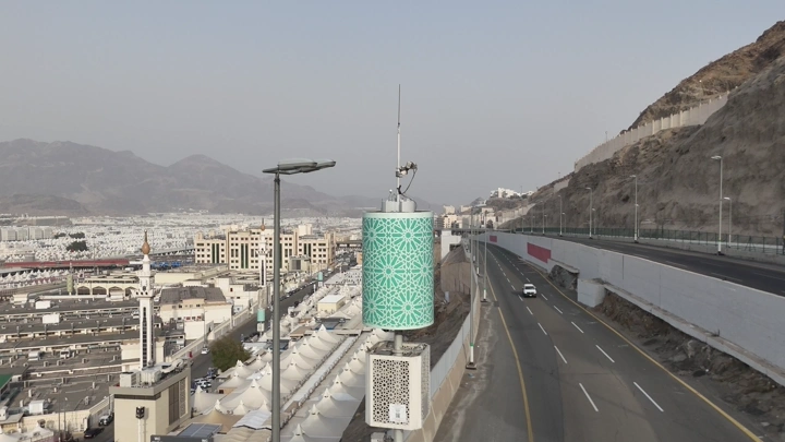 مشهد لمخيمات مشعر منى في مكة المكرمة، لقطة جوية.