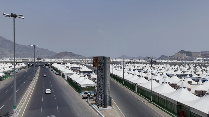 خيام الحج في مشعر منى بمكة المكرمة، لقطة جوية .