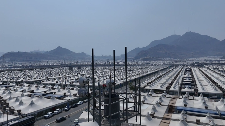 خيام الحج في مشعر منى بمكة المكرمة، لقطة جوية .