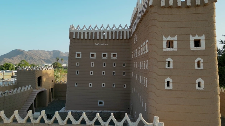 قصر طيني في نجران، لقطة من زاوية مرتفعة.