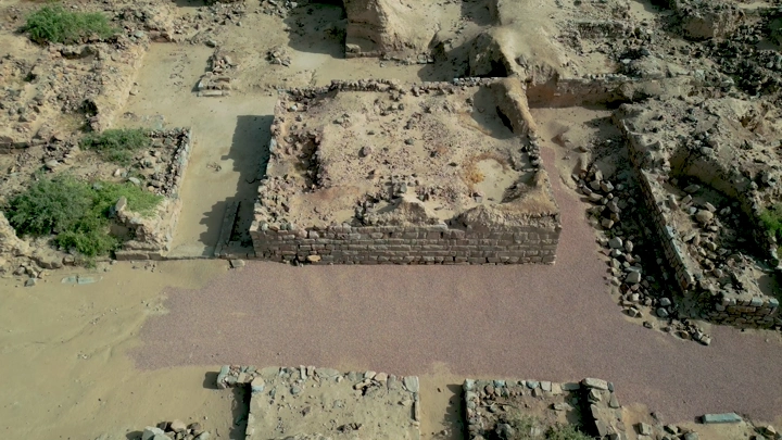 أطلال أثرية في الأخدود نجران، لقطة جوية.